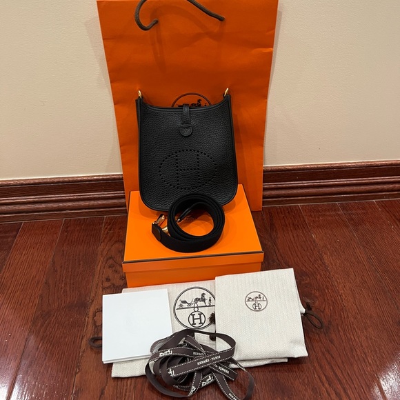 BNIB Hermès Black Mini Evelyne II TPM 16 Taurillon Clemence Gold Hardware 2023 - Picture 5 of 17